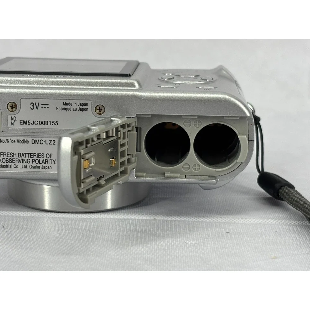 Panasonic Lumix DMC-LZ2 5MP 6x Optical Zoom Digital Camera Silver Vintage
